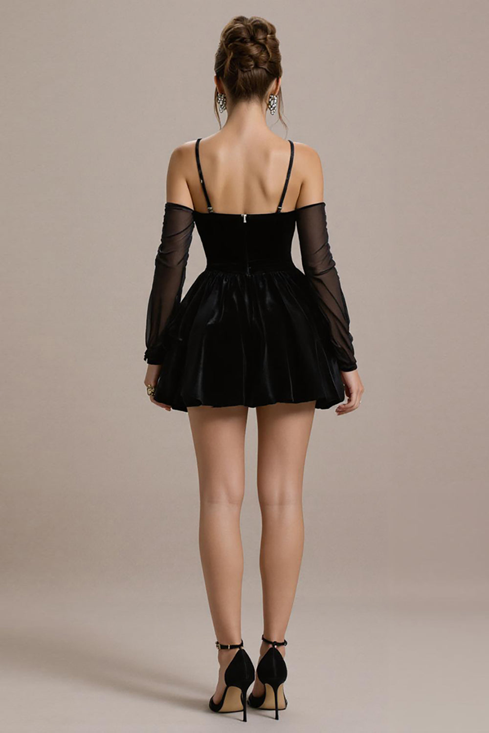 Robe de cocktail courte à volants en velours noir à volants