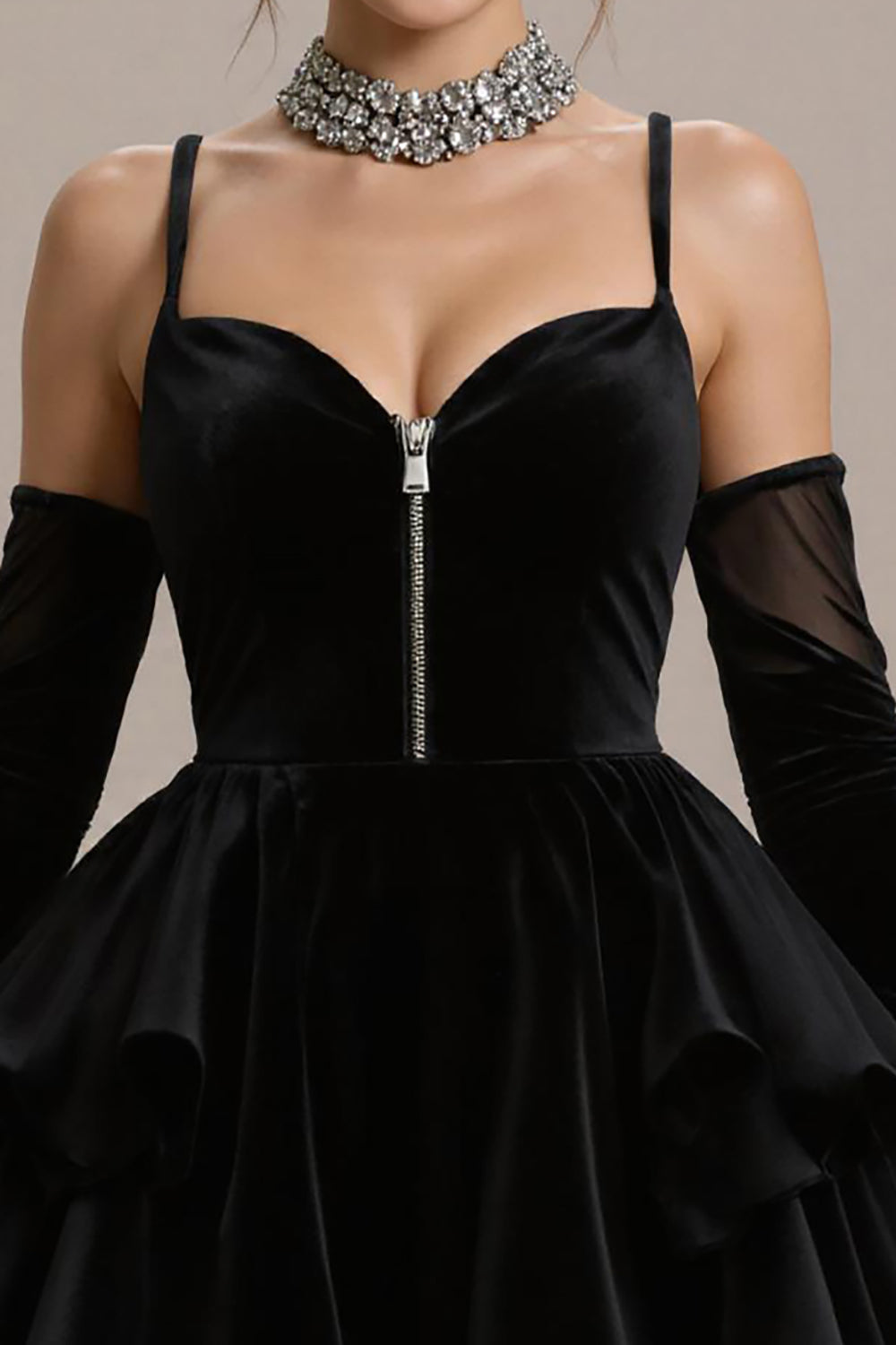 Robe de cocktail courte à volants en velours noir à volants
