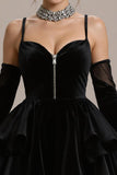 Robe de cocktail courte à volants en velours noir à volants