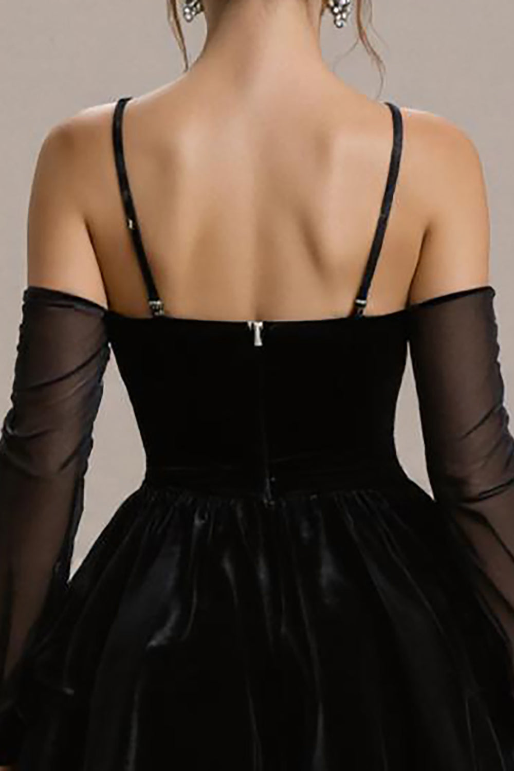Robe de cocktail courte à volants en velours noir à volants