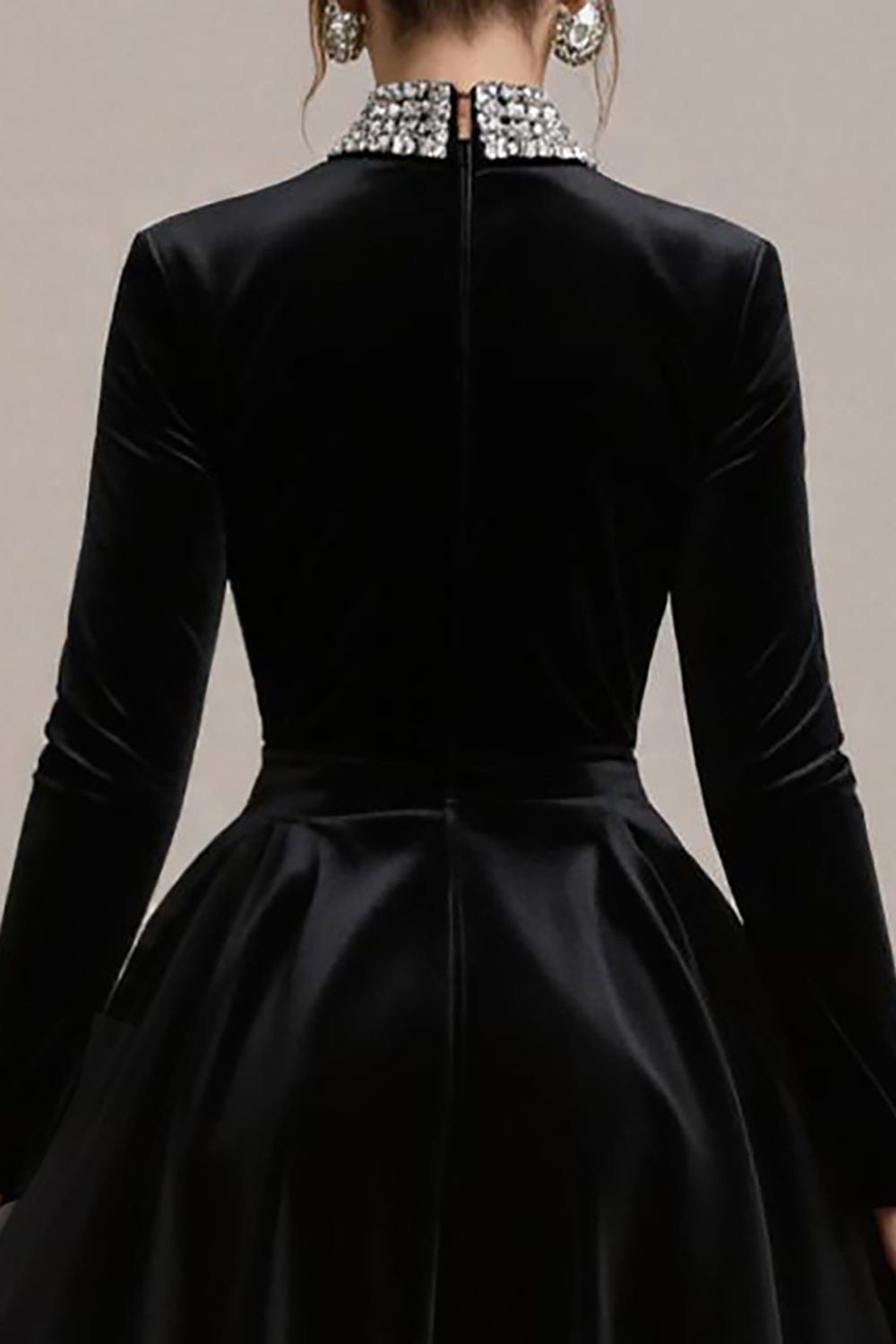 Robe de cocktail midi à manches trapèze en velours noir