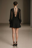 Robe de cocktail courte à manches longues en mousseline de soie noire à col en V profond