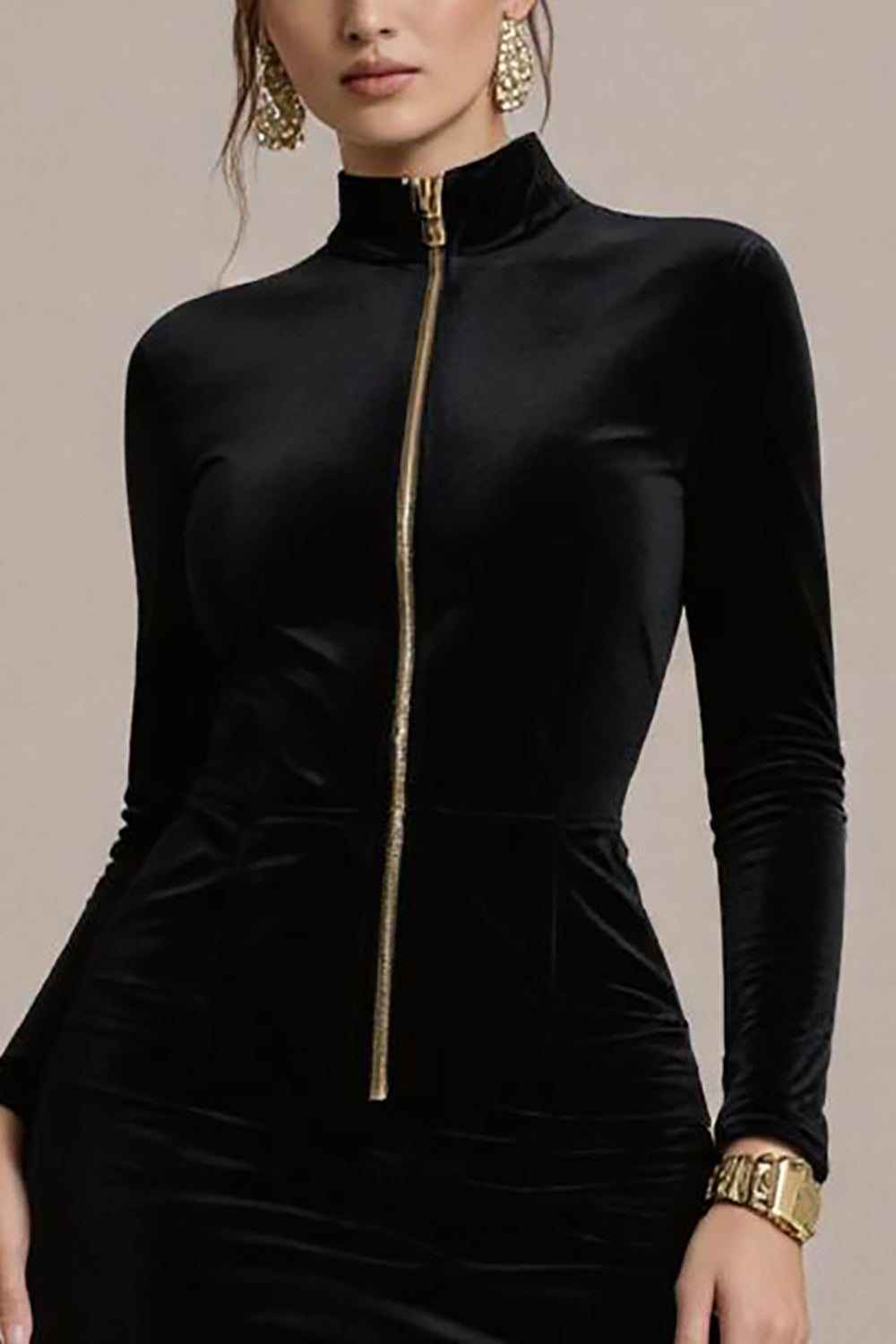 Robe de cocktail courte moulante moulante en velours noir avec manches