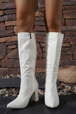 Bottes blanches à talons larges à bout pointu et à talons épais