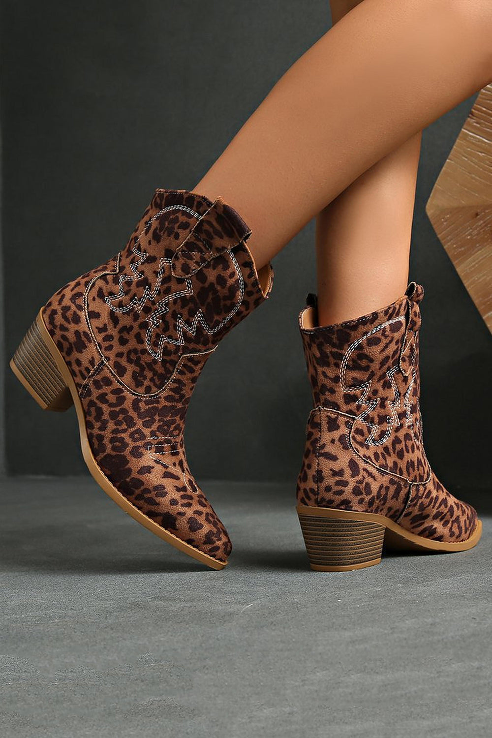Bottines de cow-girl brodées à bout pointu léopard marron