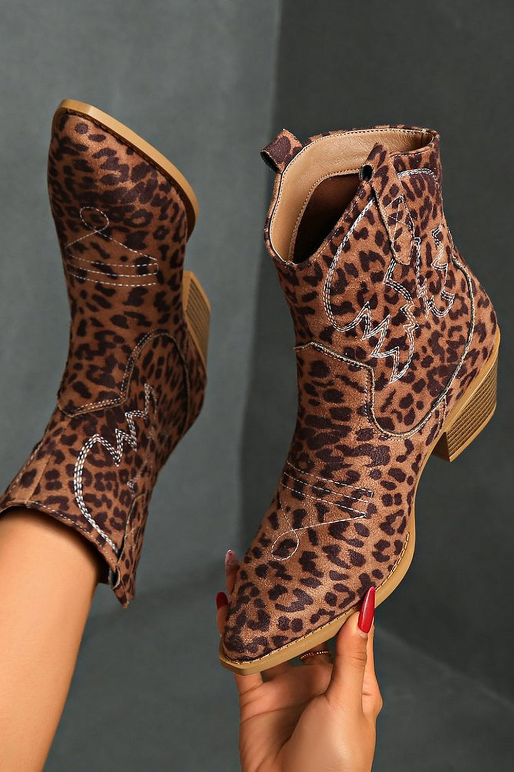 Bottines de cow-girl brodées à bout pointu léopard marron