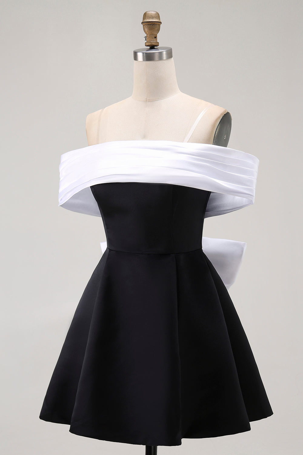 Noir A-ligne Épaules Dénudées Robe de cocktail avec Noeud