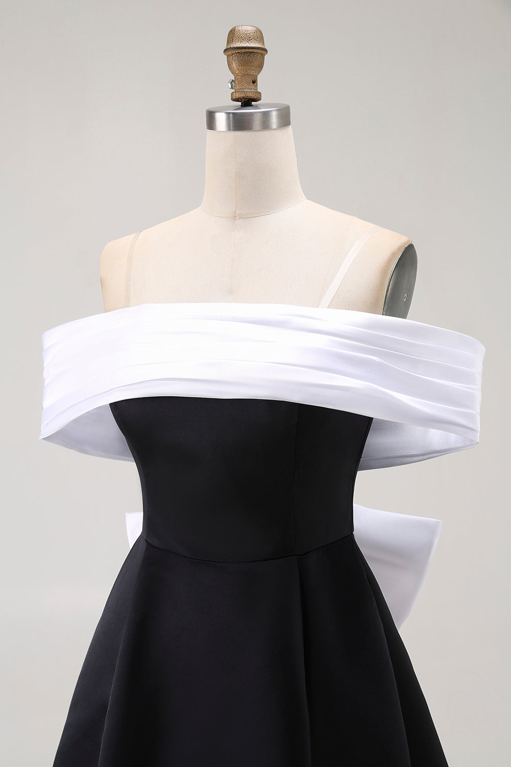 Noir A-ligne Épaules Dénudées Robe de cocktail avec Noeud