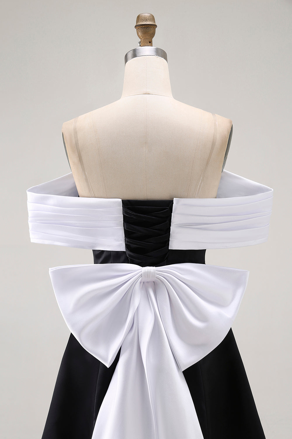 Noir A-ligne Épaules Dénudées Robe de cocktail avec Noeud