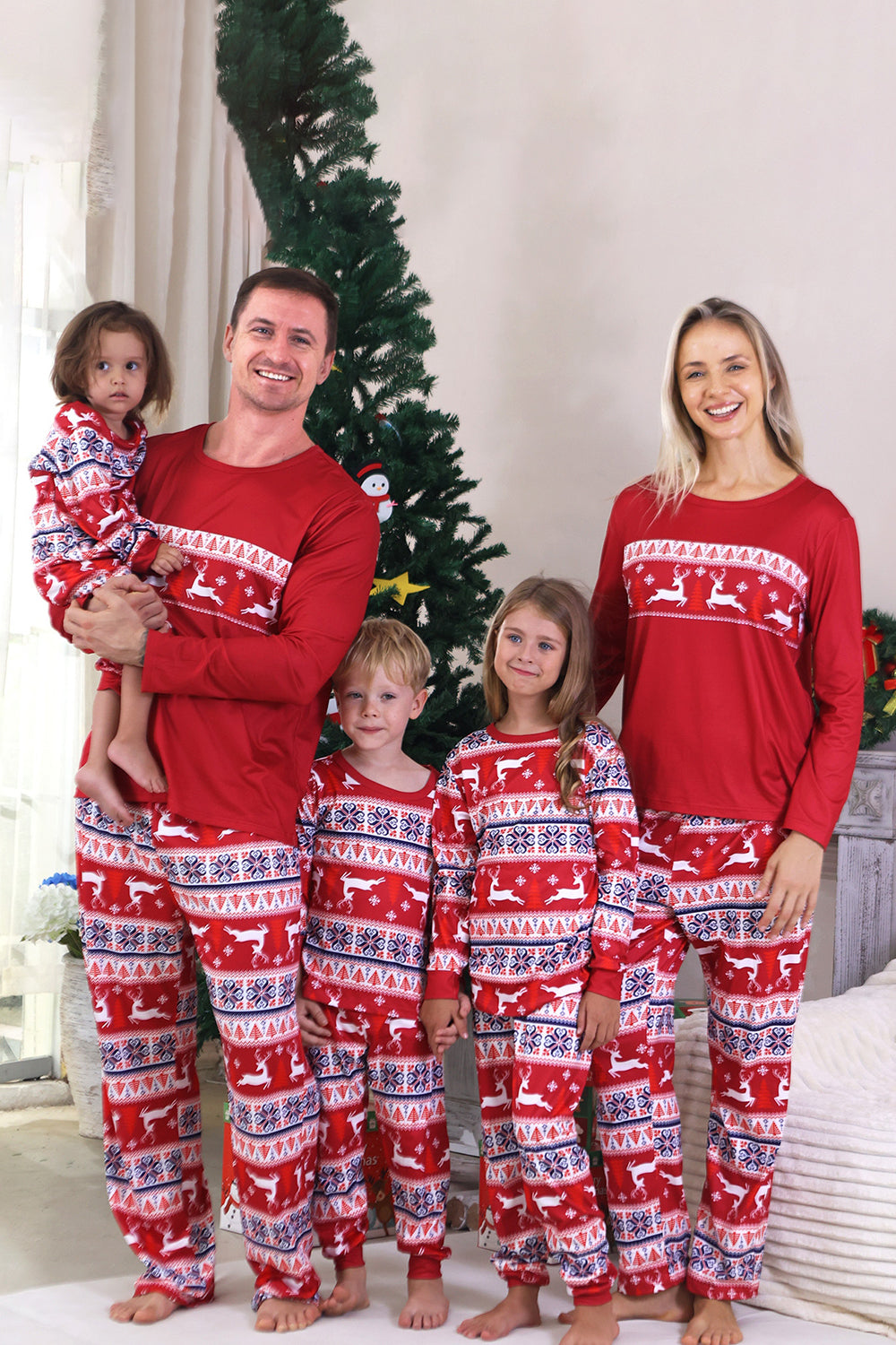 Pyjama de Noël familial à imprimé d’hiver rouge