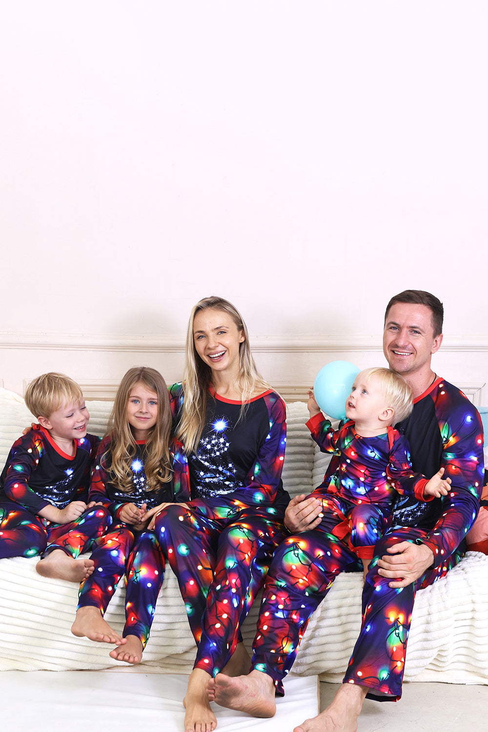 Lumières bleu marine arbre imprimé famille ensembles de pyjamas de Noël assortis