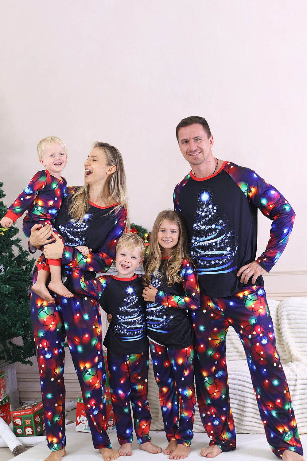Lumières bleu marine arbre imprimé famille ensembles de pyjamas de Noël assortis