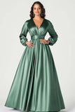 Robe de mère de mariée en satin gris bleu col V à manches longues