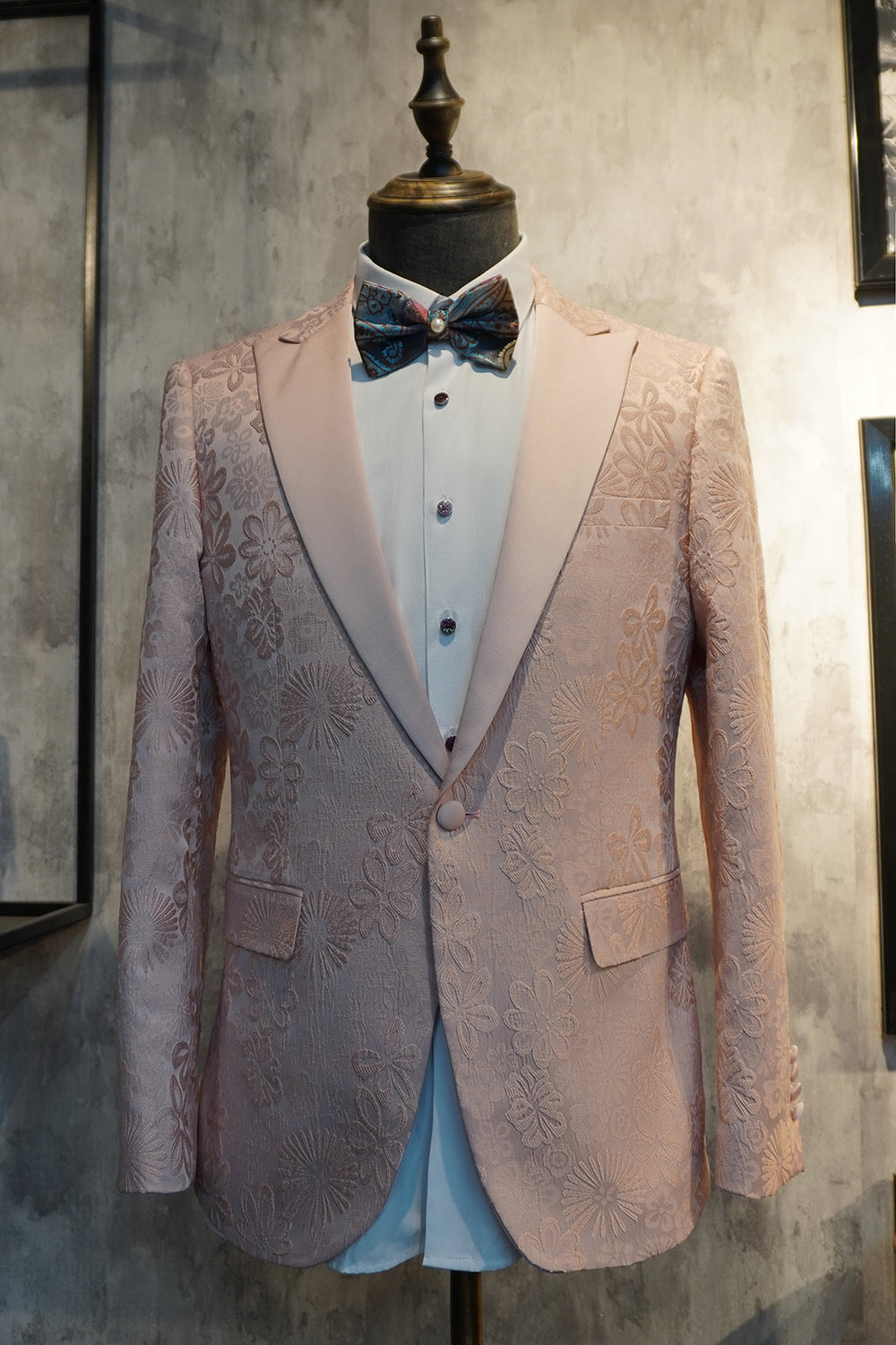 Peak Lapel Black Jacquard Costumes de bal pour hommes