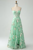 Robe de soirée corset trapèze trapèze vert clair avec broderie