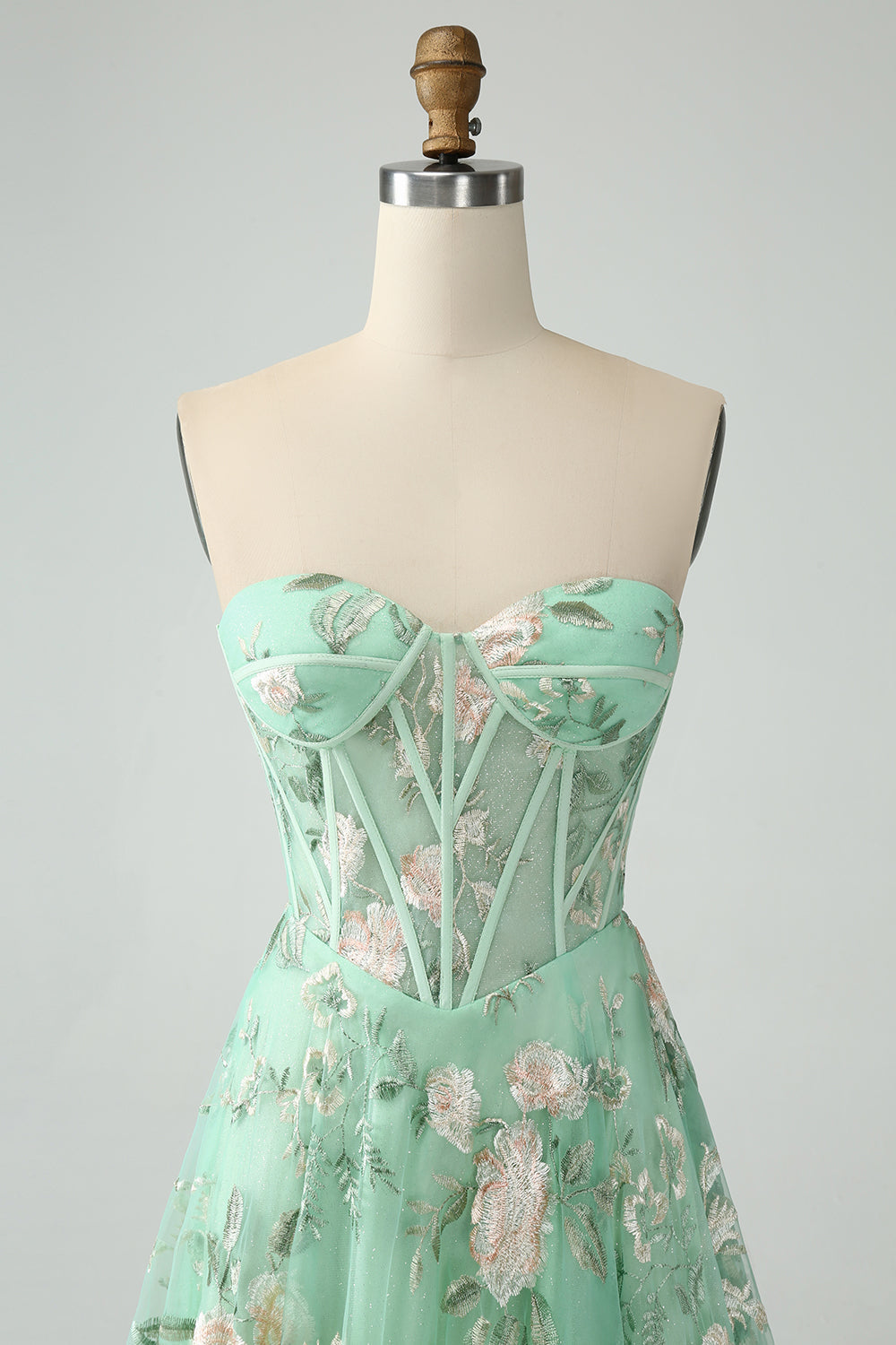 Robe de soirée corset trapèze trapèze vert clair avec broderie