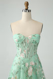 Robe de soirée corset trapèze trapèze vert clair avec broderie