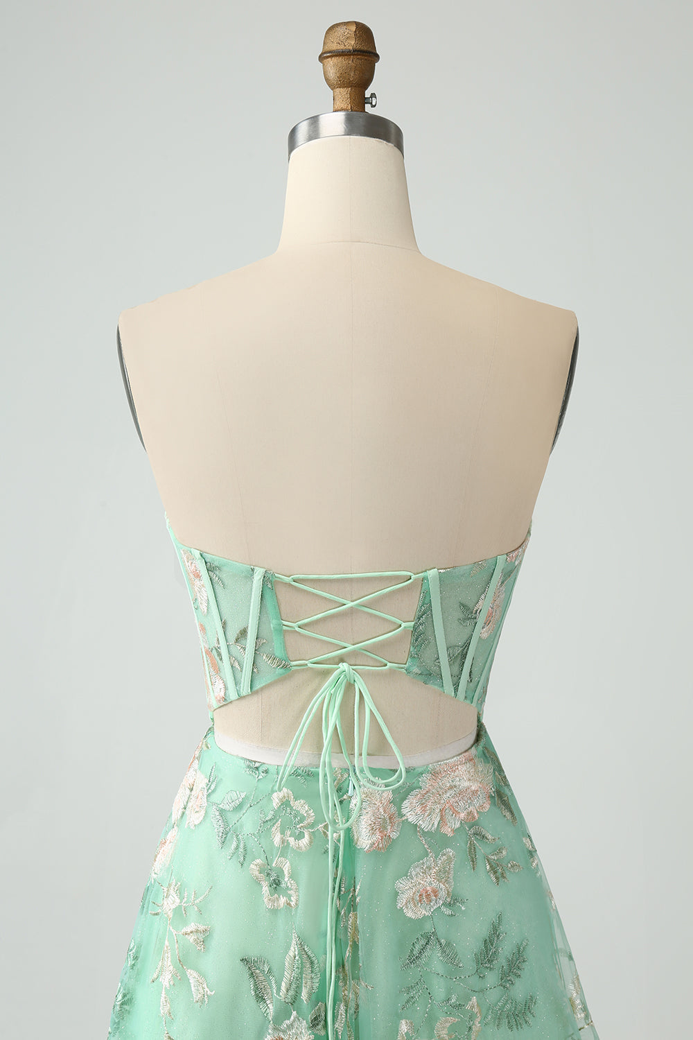 Robe de soirée corset trapèze trapèze vert clair avec broderie