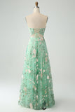 Robe de soirée corset trapèze trapèze vert clair avec broderie