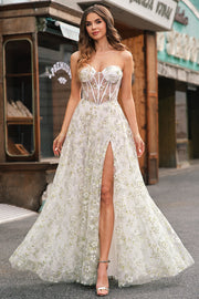 Robe de soirée corset trapèze trapèze vert clair avec broderie