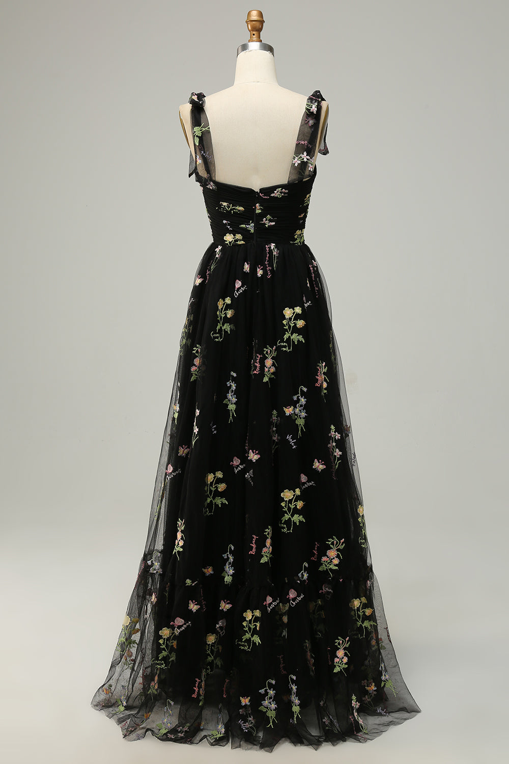 Robe de bal longue verte en tulle avec broderie élégante