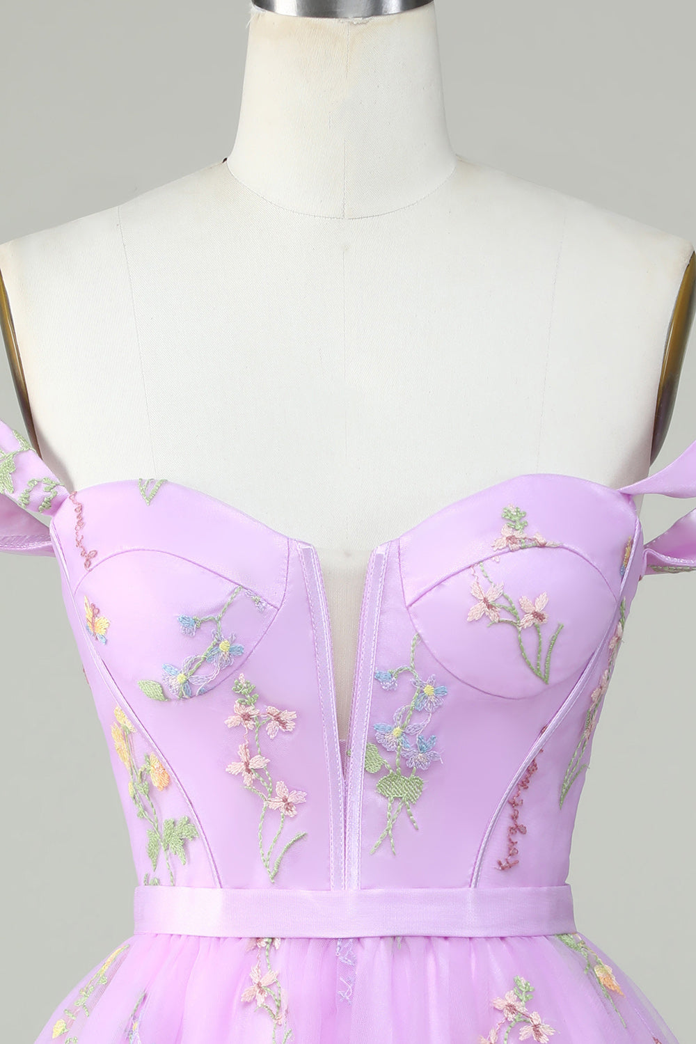 Jolie robe de soirée courte coupe trapèze couleur champagne