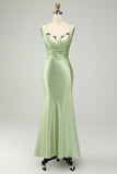 Robe de demoiselle d’honneur longue en satin vert avec dentelle de cils