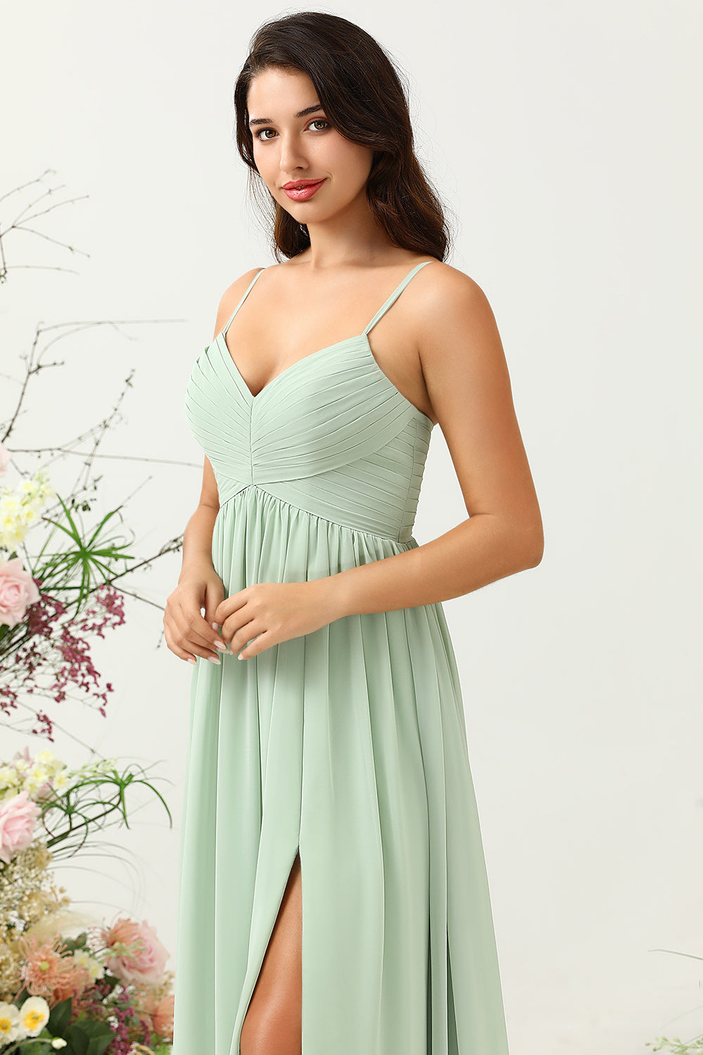 Une ligne Spaghetti Straps Eucalyptus Robe longue demoiselle d’honneur avec front fendu