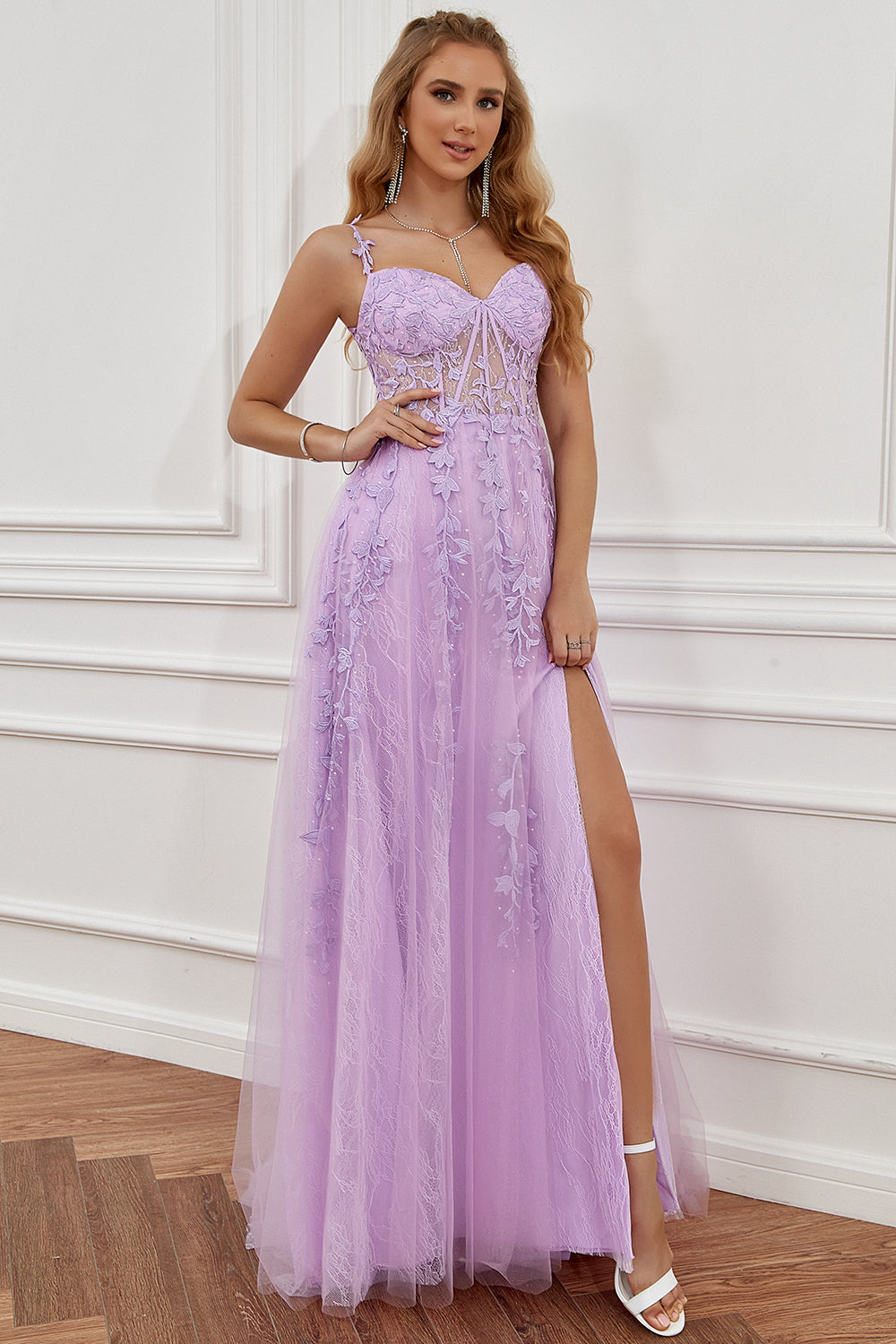 Une ligne Spaghetti Straps Navy Prom Robe avec appliques