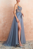 Robe trapèze en tulle bleu gris et col en V