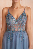 Robe trapèze en tulle bleu gris et col en V