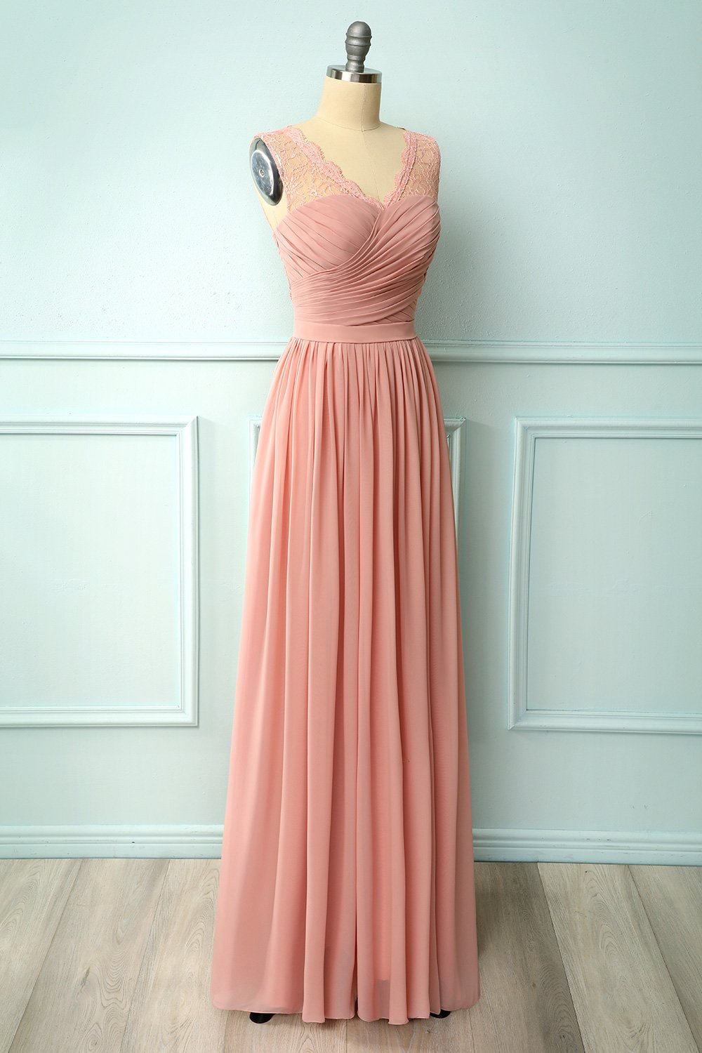 Robe en dentelle à volants blush