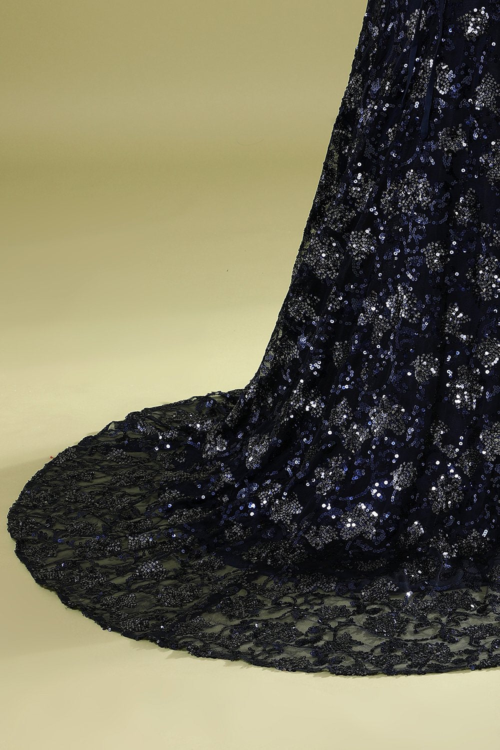 Robe de soirée bleu marine avec paillettes perlées