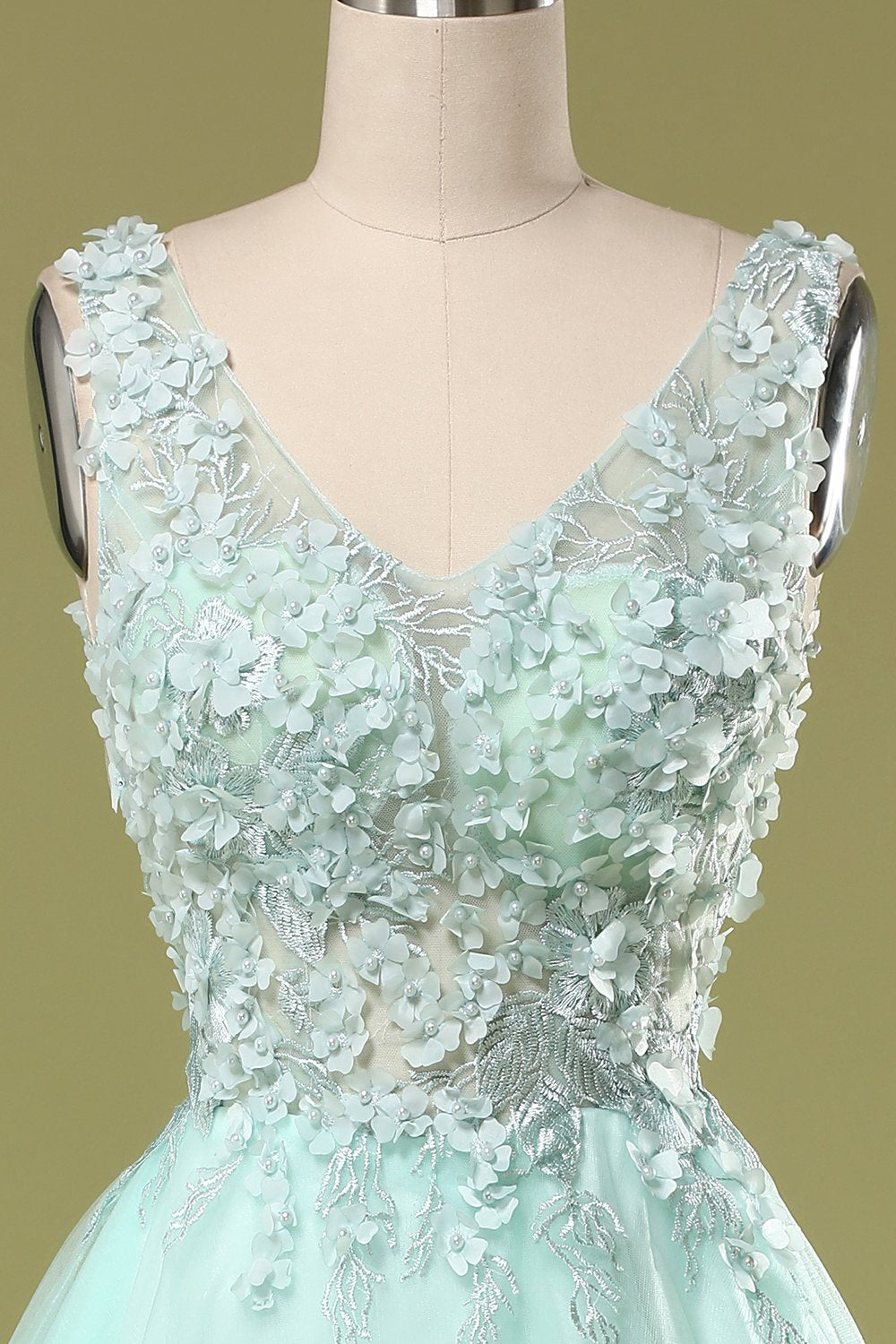 Robe de bal courte verte avec appliques