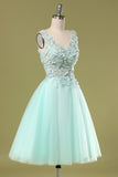 Robe de bal courte verte avec appliques