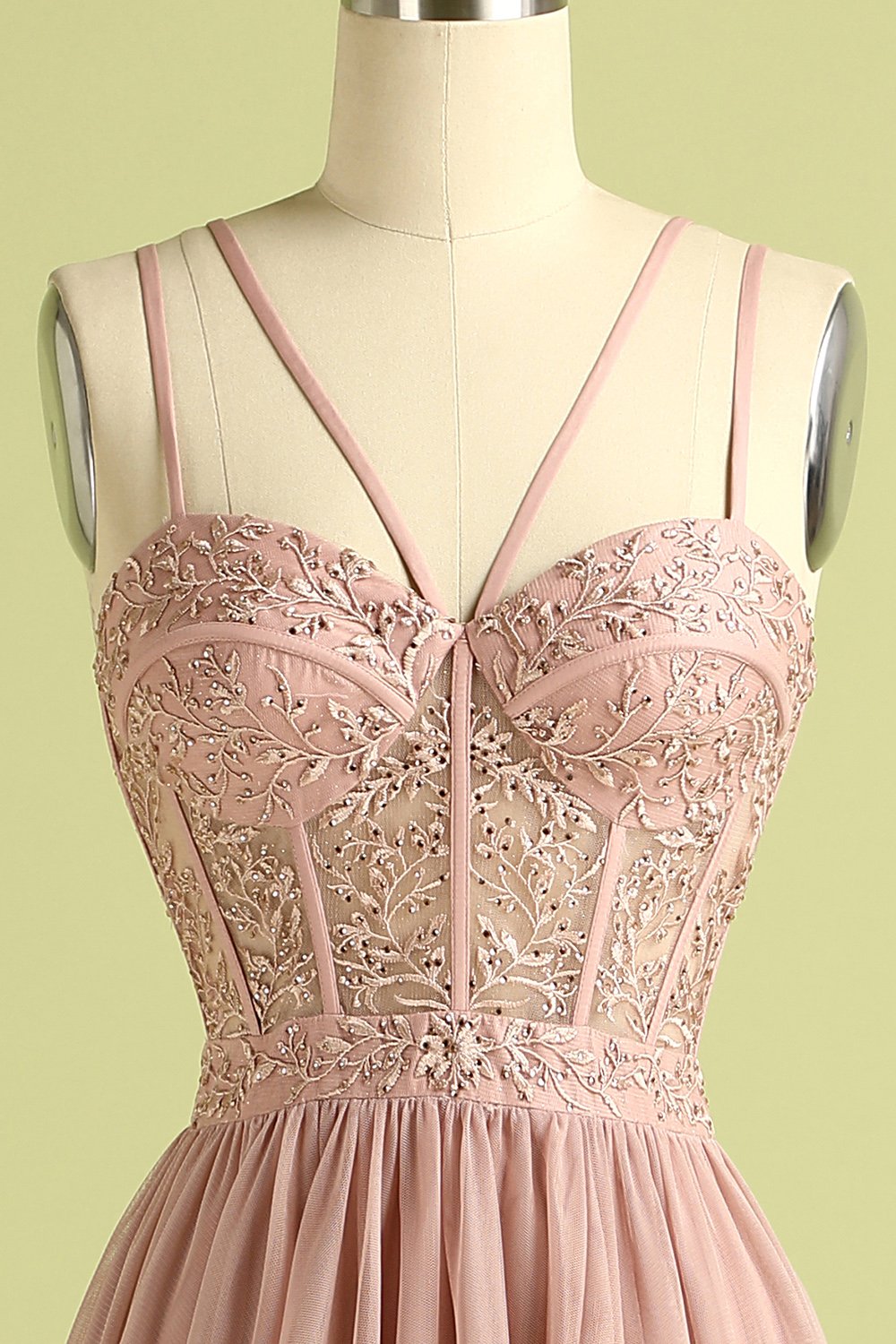 Robe de bal rose à bretelles
