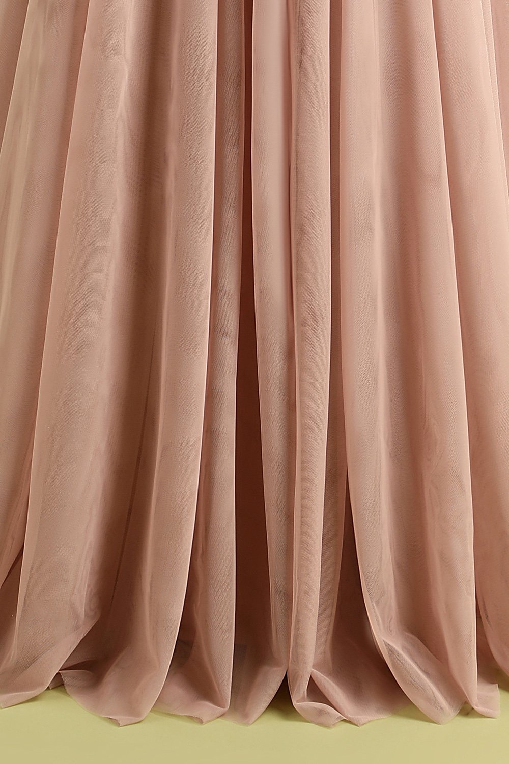 Robe de bal rose à bretelles