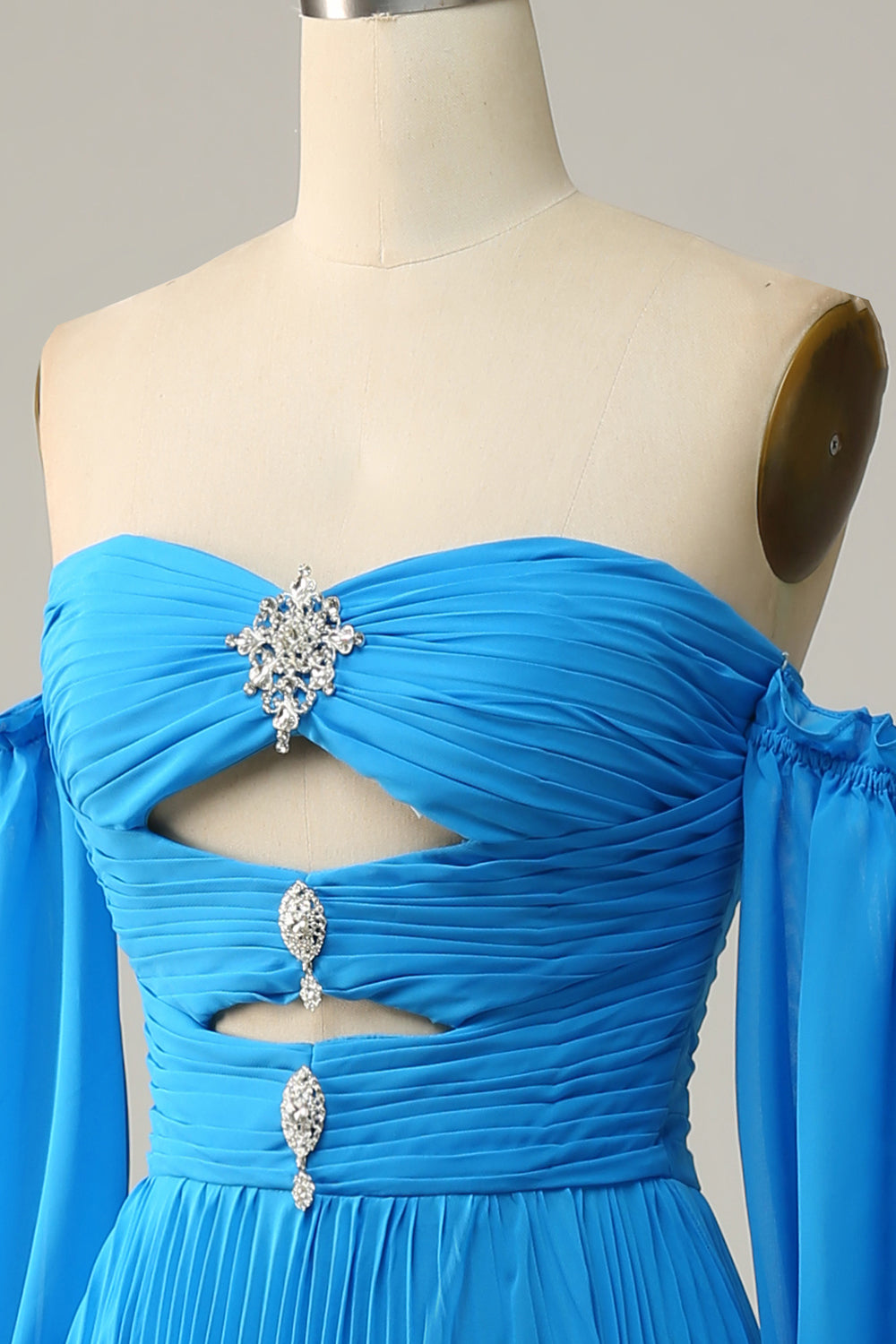 Une ligne de la robe de Soirée longue bleue à l’épaule avec perles