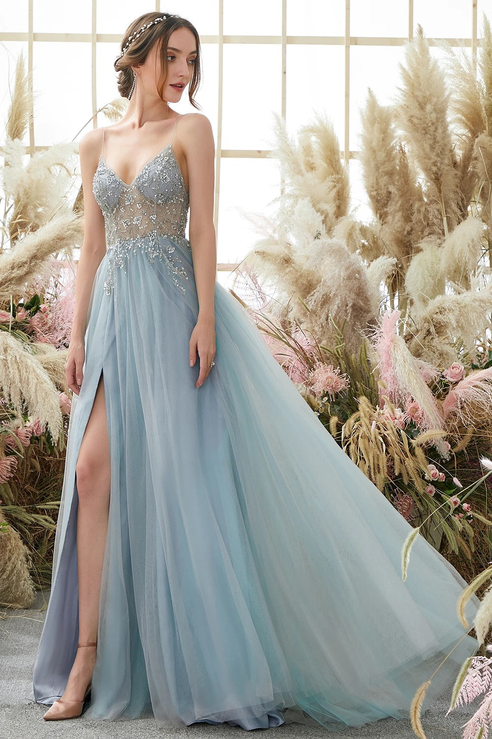 Robe de bal bleu clair en tulle