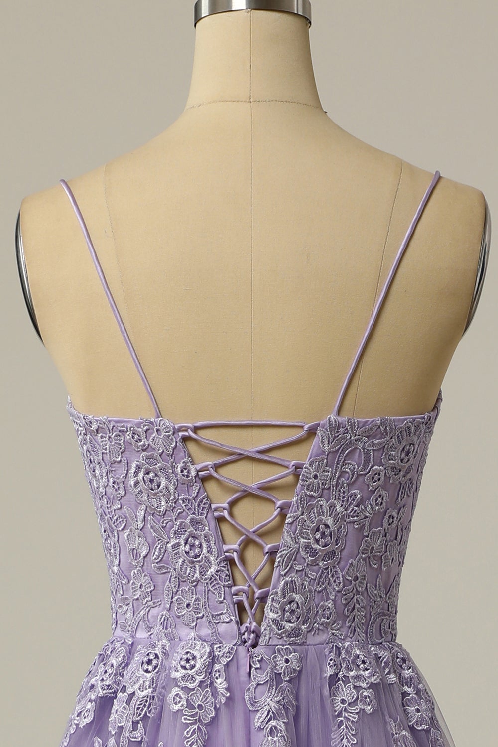 Une ligne bustier violet clair robe de bal de finissant avec des appliques