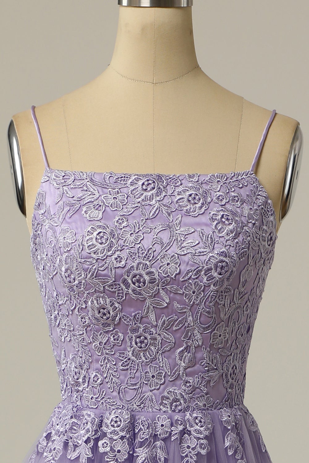 Une ligne bustier violet clair robe de bal de finissant avec des appliques