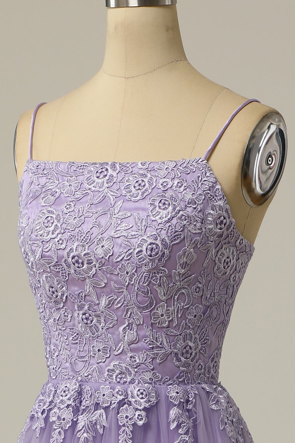 Une ligne bustier violet clair robe de bal de finissant avec des appliques
