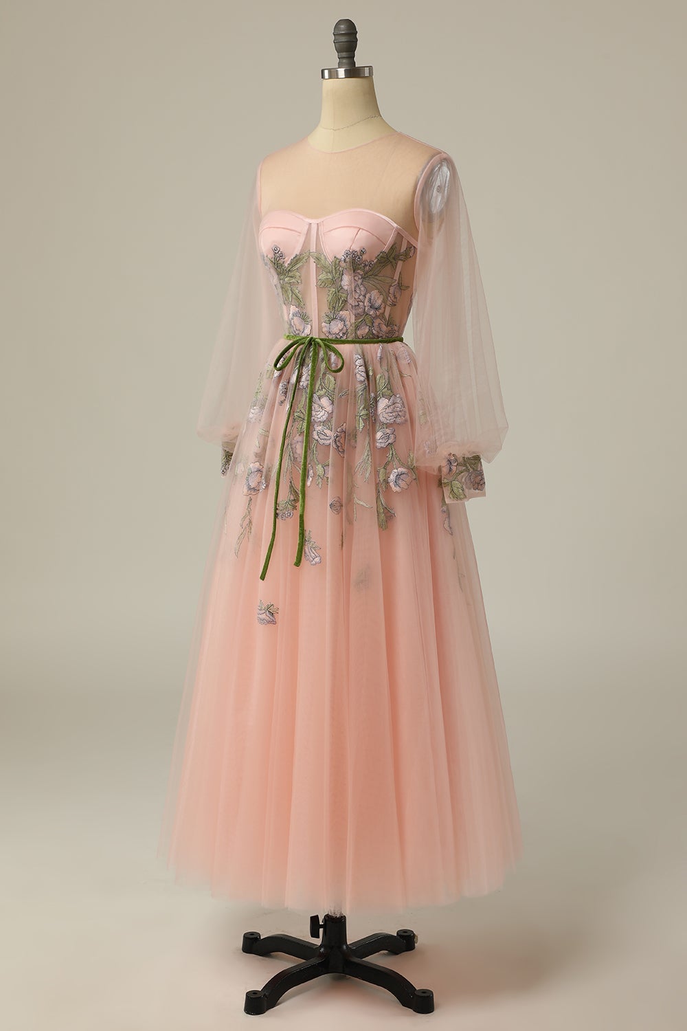 Une ligne Jewel Light Nude Long Prom Robe de bal avec broderie