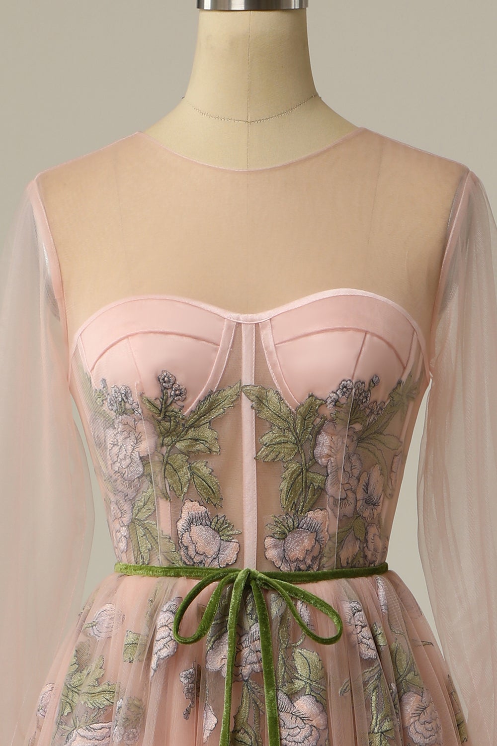 Une ligne Jewel Light Nude Long Prom Robe de bal avec broderie