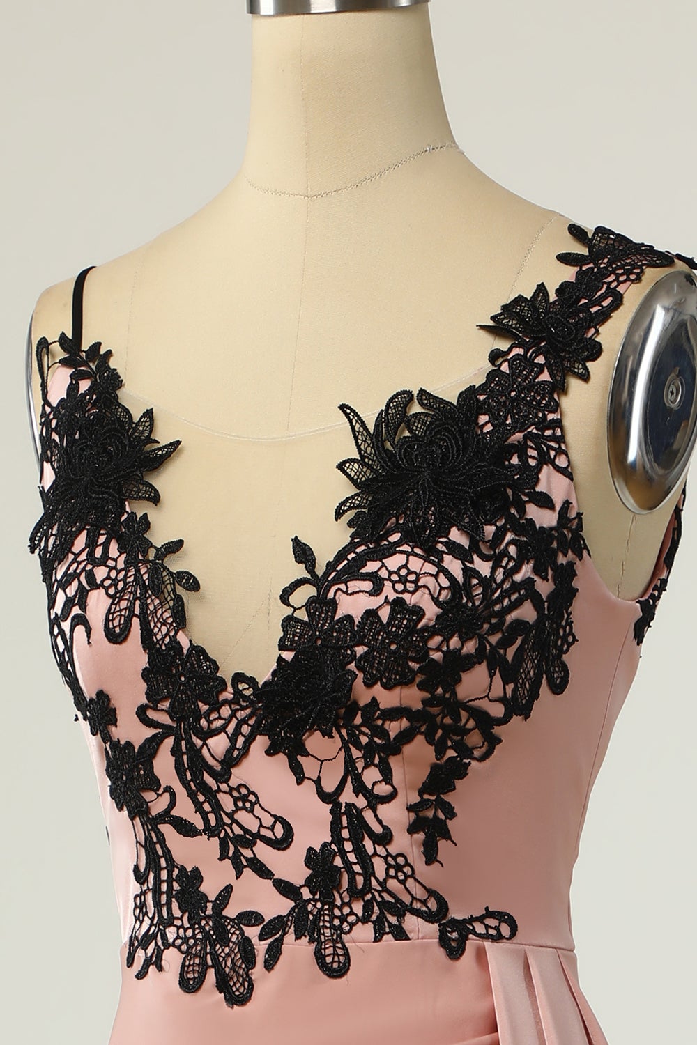 Gaine V Neck Black Nud Knee Length Robe de fête