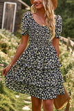 Robe d’été à imprimé floral noir à l’épaule