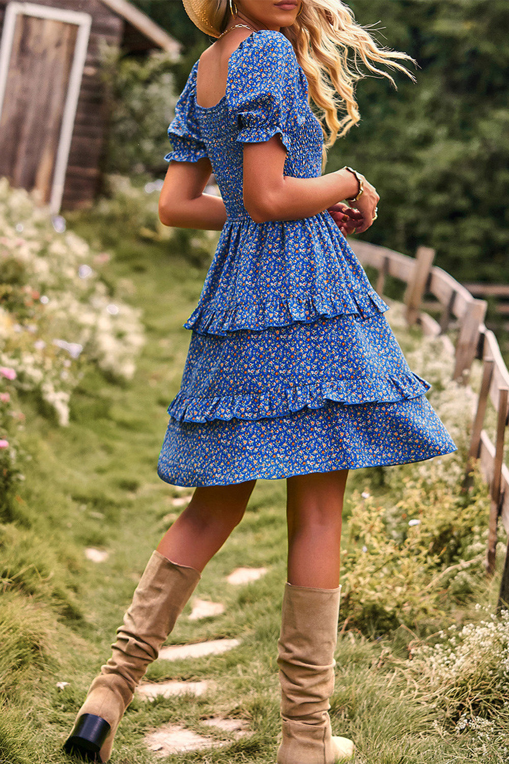 Robe d’été à imprimé floral noir à l’épaule