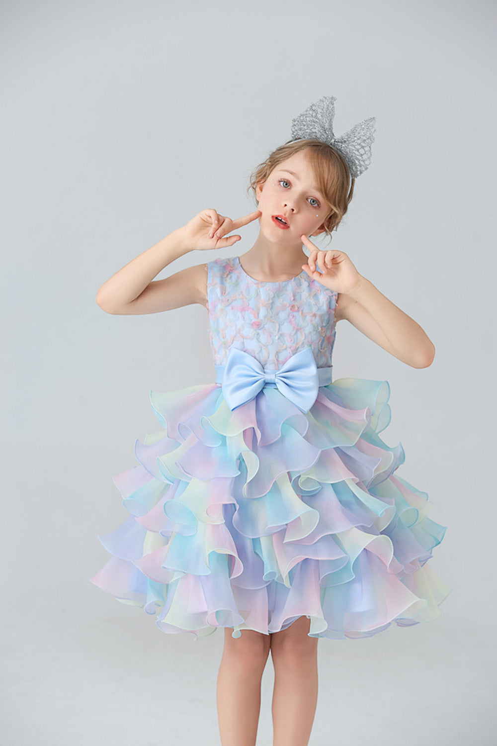 Robe de fille à plusieurs niveaux en tulle bleu avec nœuds