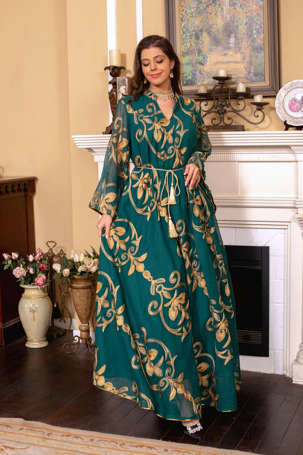Robe marocaine élégante caftan en maille brodée