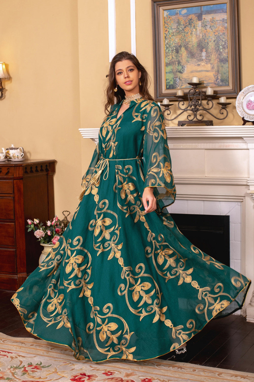 Robe marocaine élégante caftan en maille brodée